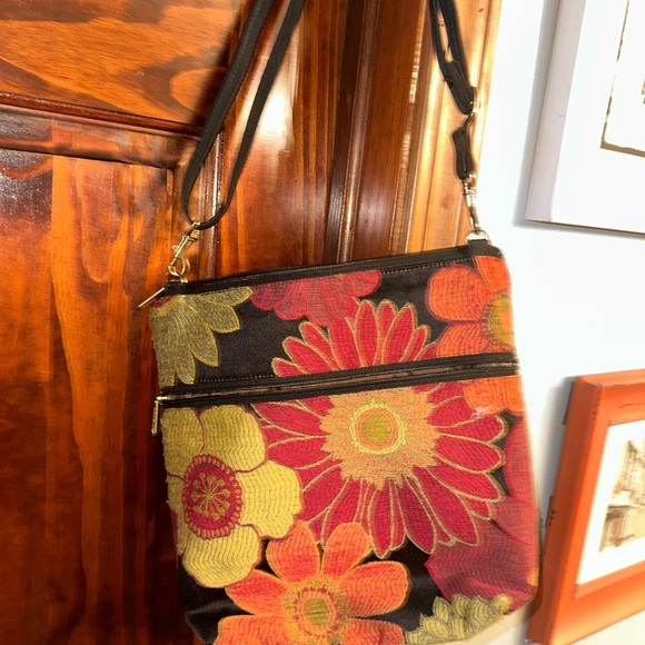 Vibrant Floral Crossbody Bag - Picture 11 of 14